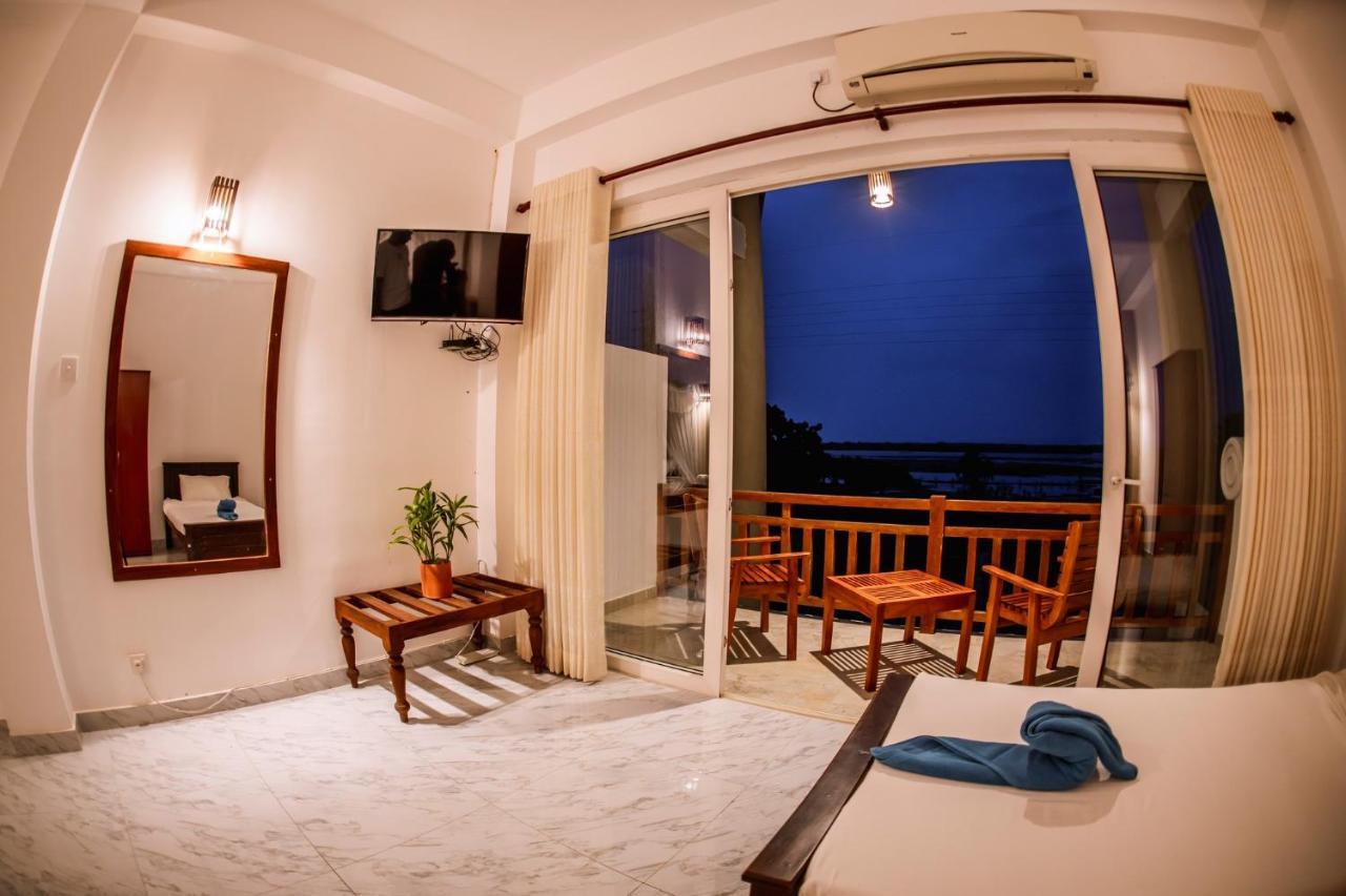 Chaarya Lake Hotel Tissamaharama Exterior photo