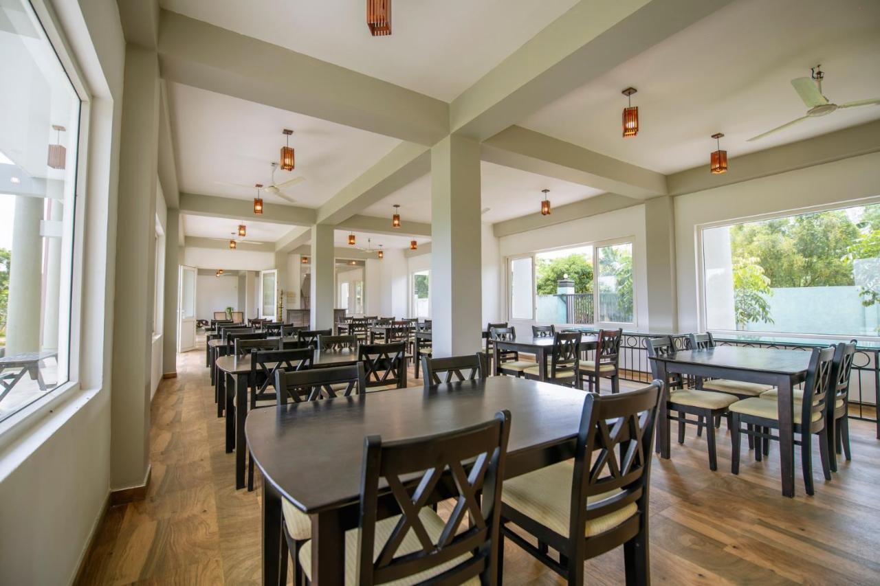 Chaarya Lake Hotel Tissamaharama Exterior photo