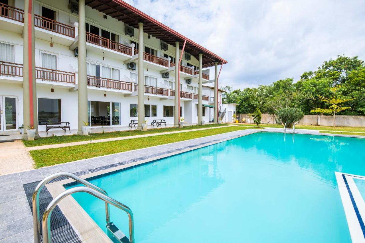 Chaarya Lake Hotel Tissamaharama Exterior photo